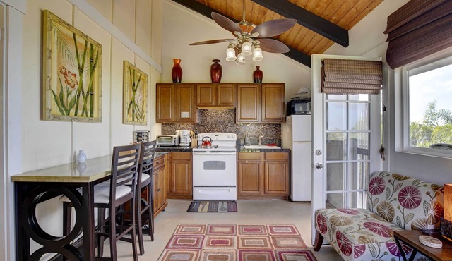 Charming Kailua-kona Apartment Near Hiking & Golf!