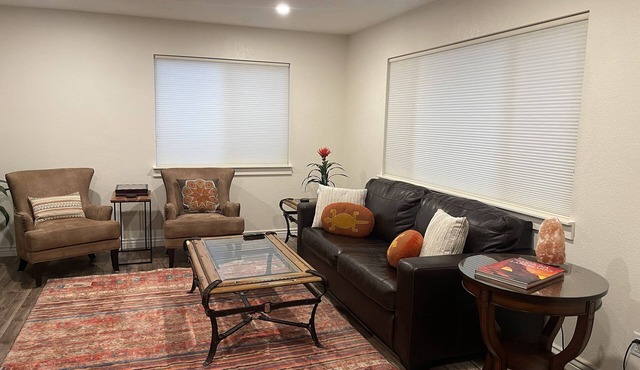 Coffee Pot Rock Views! Equipped with an Electric Vehicle charger.