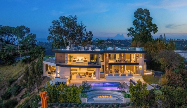 Contemporary Modern House with 6 Beds 9 Baths, 10,556 Sq.ftn