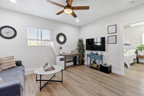 Country Charmer Single Story Cottage Pet Friendly