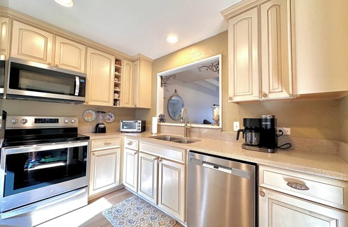 Palmetto Dunes Villa | Couples Retreat, Dog Friendly, Private enclosed courtyard