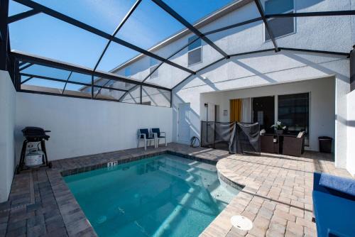Cozy 3BR Pool Home in Solara Resort Near Disney