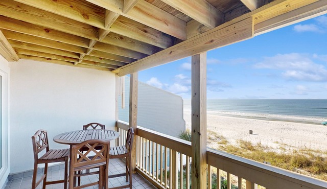 Cozy beachfront home with private deck and beach access
