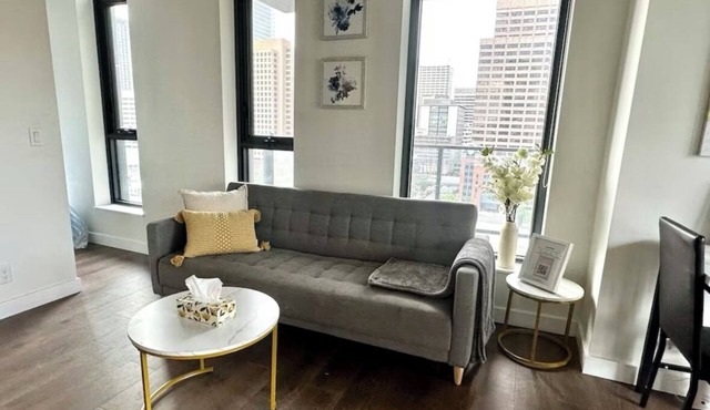 *Cozy Condo/King Bed/Pool/Gym/CityViews/Walkscore 91