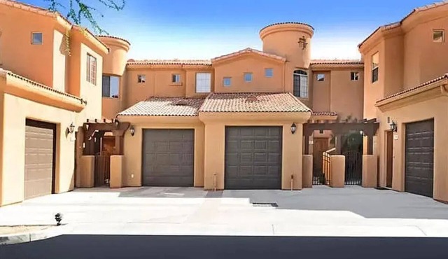 Cozy Ground Floor 2-bed Condo in Ahwatukee Foothills. Steps from Pool & Hot Tub