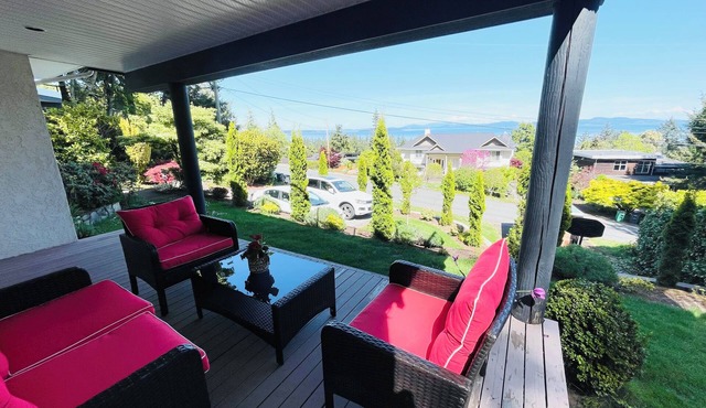 Cozy home with ocean view