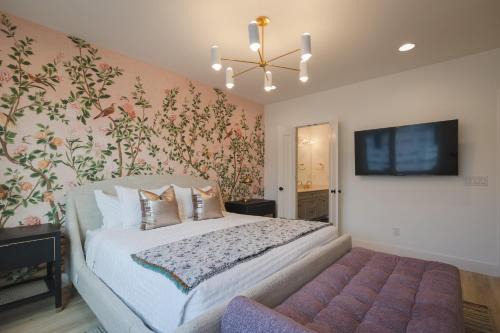 Cumberland Social I Rooftop Hot Tub!