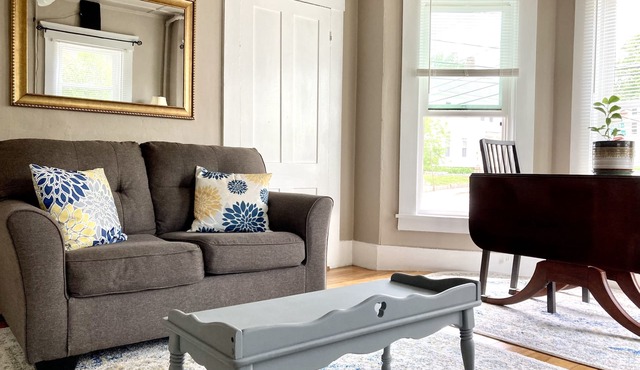 Cute & Cozy-Historic & Vibrant Capitol Downtown-private 2 brm apartment