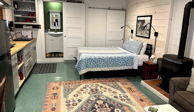 Cute studio available monthly; 1 block to trails