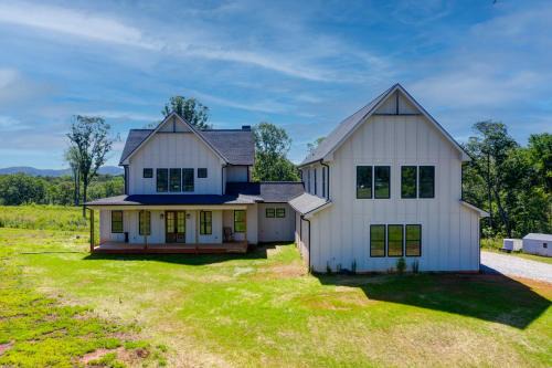 Dahlonega Mountain Creekside Oasis 4 Bedroom
