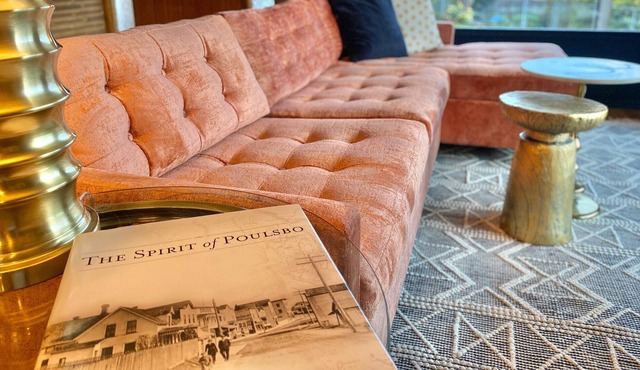 Darling Mid-Century Cottage in Downtown Poulsbo! Small dogs welcome Walk to town