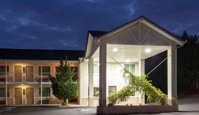 Days Inn by Wyndham Dahlonega University Area