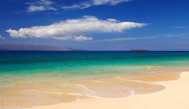 Dazzling Ocean View, Modern, Whole house AC. Upgraded Glass for a quiet setting