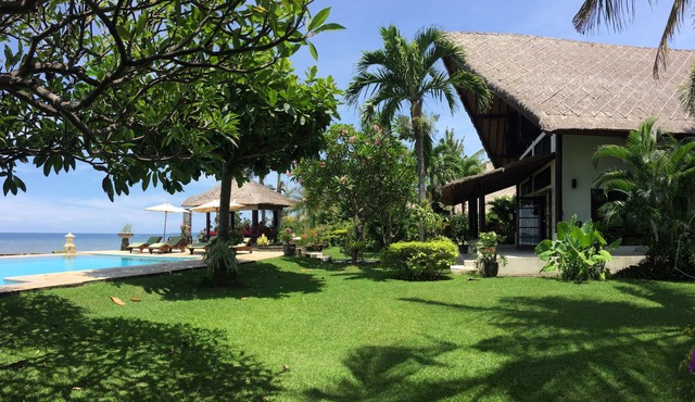 DENCARIK/LOVINA LUXURY VILLA WITH PRIVATE POOL DIRECTLY AT THE BEACH