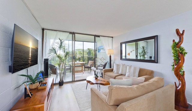 Direct Oceanfront Mauna Loa Shores #508 next Carlsmith Beach Park