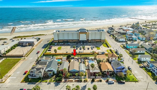 Dog-friendly getaway with a fenced yard, washer/dryer, & AC - walk to the beach