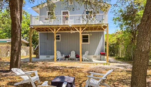 Dog-friendly home near the ocean with central AC, WiFi, & washer/dryer