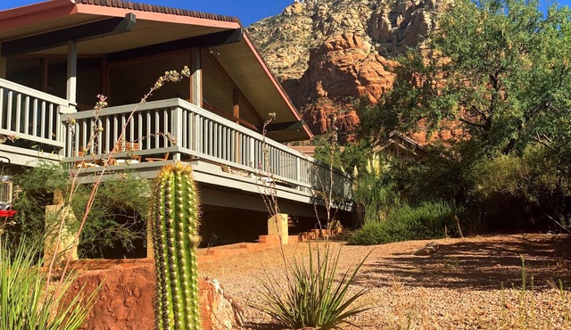Dynamite Red Rock Views w Spa & gas fire-table
