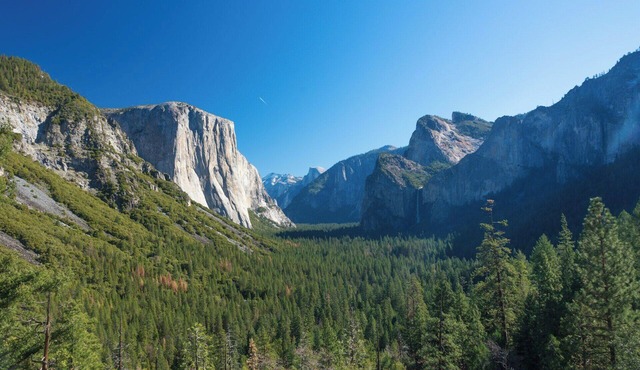 Enjoy large rooms and beautiful views while visiting Poulsbo