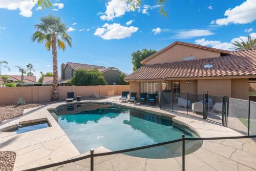 Entertainer's DREAM! 7 bedroom/4 bath w HEATED POOL & SPA (SLEEPS 16)