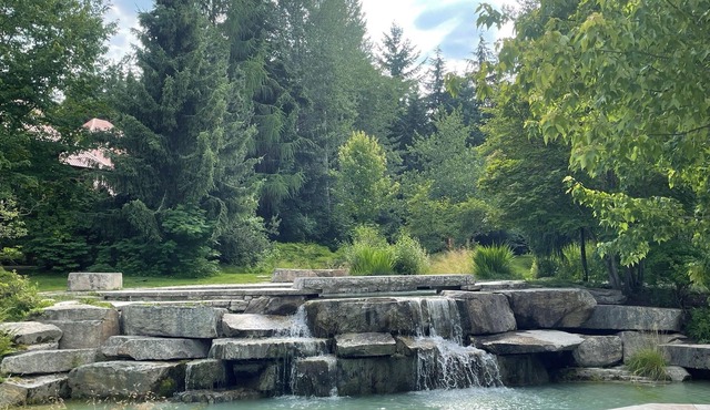 Escape to the Mountains & Relax in style steps away from Whistler Village!