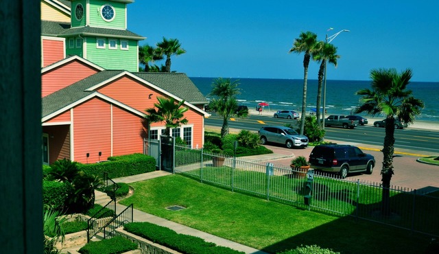 Excellent View of Ocean; Beautiful w HEATED POOL/HOT SPA/WIFI/Cable/SMART TV!