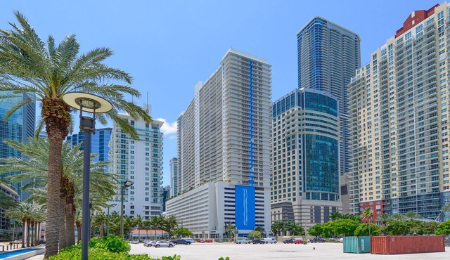 Exclusive condo at Brickell with pool