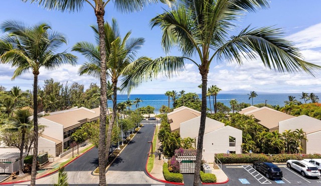 Experience luxury in a spacious 900 sq ft condo in South Kihei, featuring 2 bedrooms with king beds
