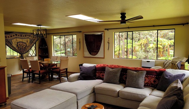 Experience Tranquility in a Spacious 3-Bedroom Surrounded by Hawaiian Forest