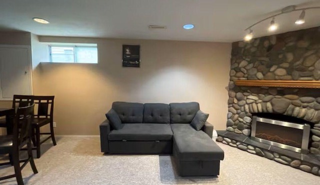 Family Friendly Basement Suite near to Spruce Meadows
