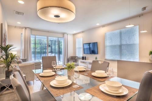 Family Pool Home in Hidden Forest Orlando