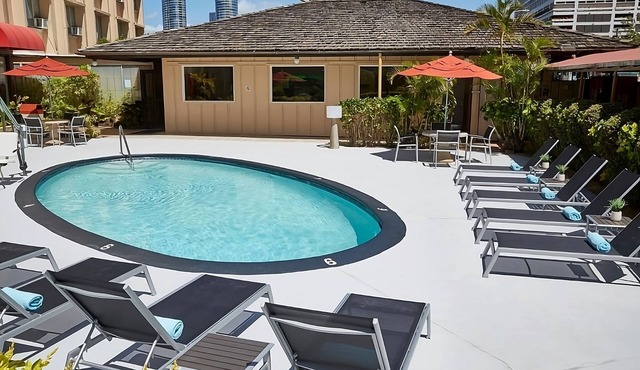 Family Retreat! 3 Great Units, Pet-Friendly, Onsite Pool, Near Great Lawn