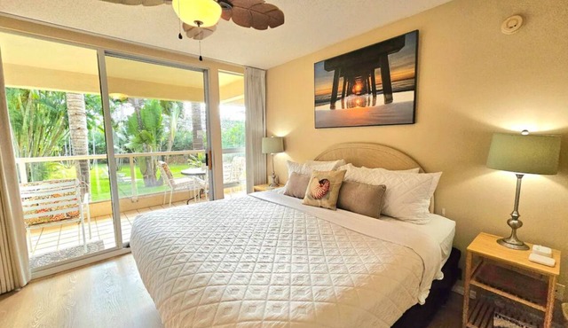 Family Retreat Resort Condo- Full Kitchen, AC, Laundry- Walk to Beach and Shops