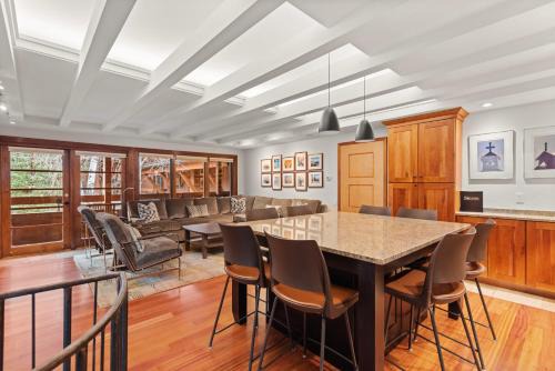 Fasching Haus Unit 9 & 10, 6 Bedroom, 6 BTH Condo, 2 Blocks to Downtown Aspen