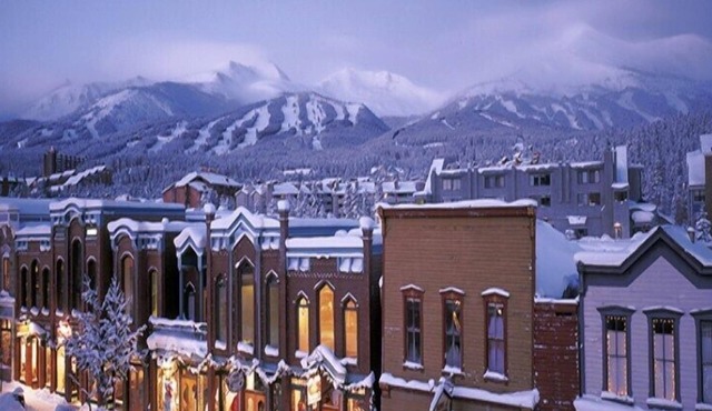 Four O'clock Lodge B05