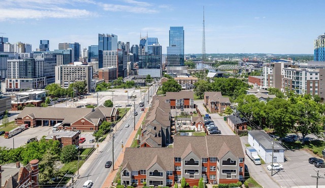 Free Parking! 4 Blocks to Broadway! No Bunks!