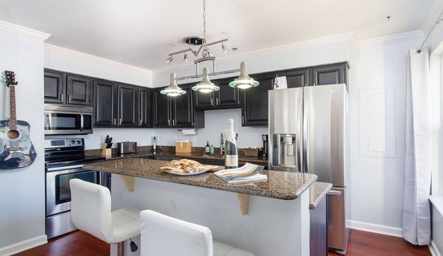 Free Parking! Closest Home 2 Broadway