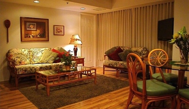 Full Ocean View - Steps to the Beach! Free Parking and Wi-Fi