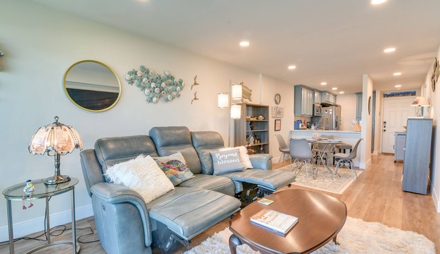 Galveston Beachfront Condo: Balcony & Pool Access!