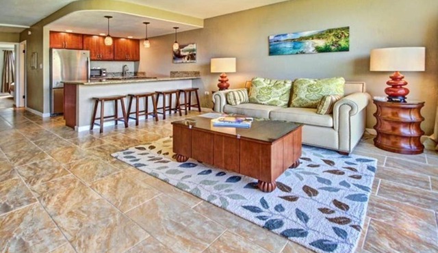 Gorgeous Condo Walking Distance to Napili Bay