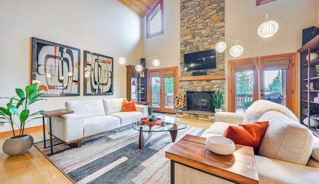 Gorgeous Home w/Mt Rainier Views: 4 Mi to Poulsbo