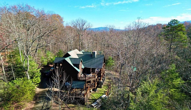 Grand Cabin w/Hot Tub, Games, Fire Pit & Views