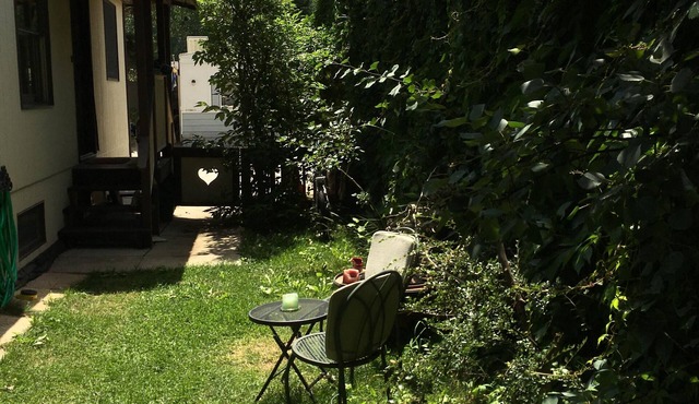 Guest Rm w/En-suite Bath, Separate Entrance, Wet Bar.