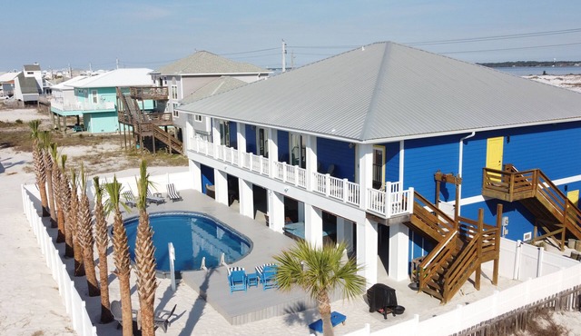 Gulf and Sound Views! HUGE backyard, 33' POOL,Hot Tub, Outdoor Bar and TVs