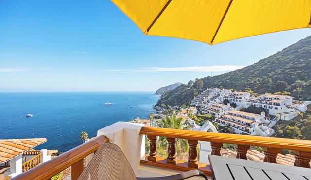 H1788: Stunning 2 Bed, 2 Bath Condo With Wrap Around Balcony, 7steps, Golf Cart