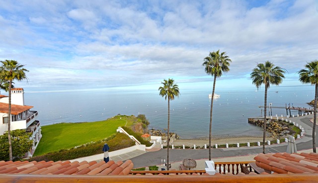 H890: Breathtaking ocean front villa, 2 Fireplaces, Cart, King Bed, VIEWS