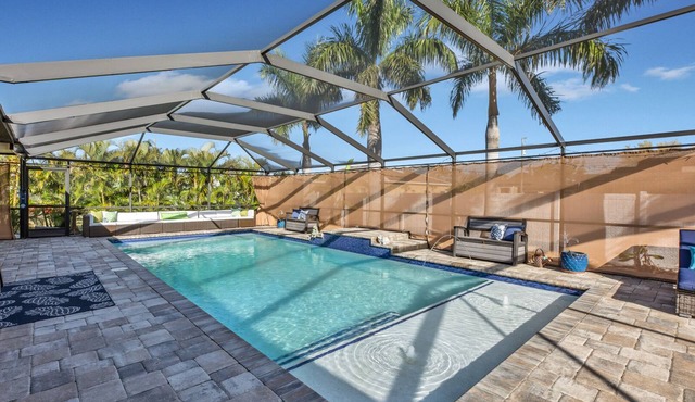 Hakuna Matata - 4 bed luxury vacation home, pool w/electric heater, pool fountain, game room