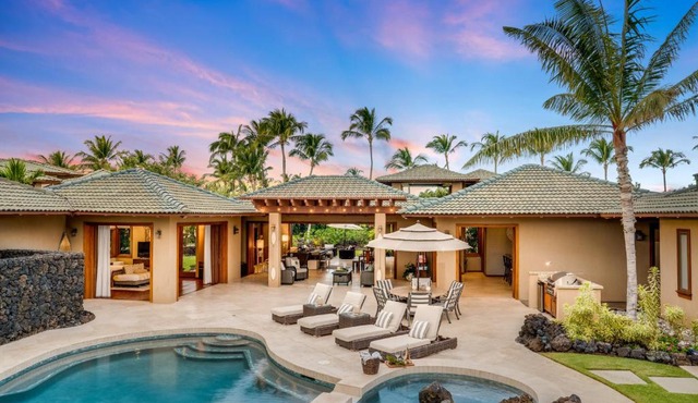 Hale Mele Polynesian Pod Style Home with private Pool, Hot Tub, E-bikes and Golf Cart