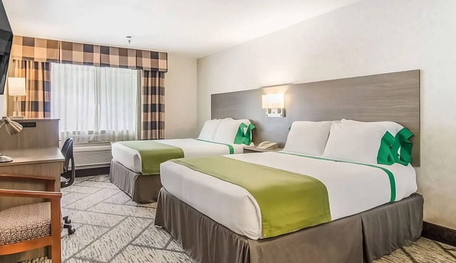 Have a Comfortable Stay in GuestHouse Poulsbo! Comes w/Free Parking & Breakfast