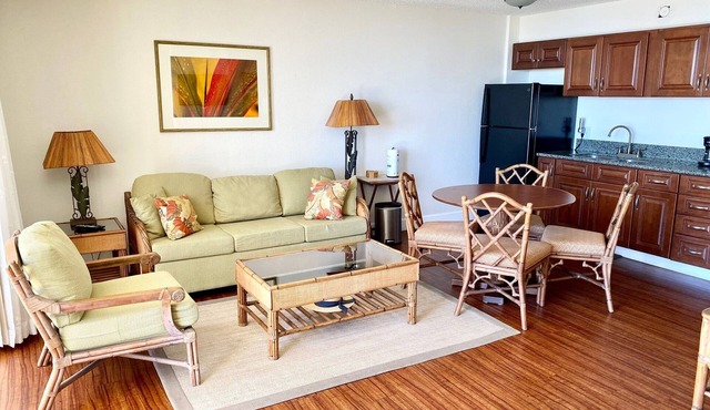 HAWAII KOLOA KAI at the WAIKIKI BANYAN: OCEAN VIEW & FREE DAILY PARKING